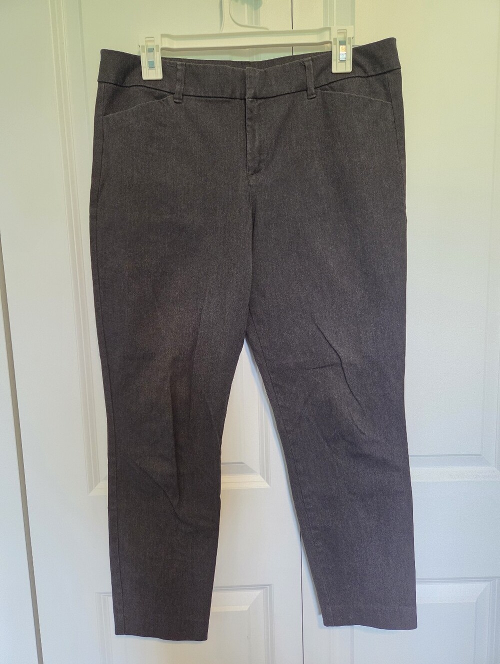 Old Navy Pixie Crop Pants in Charcoal Gray